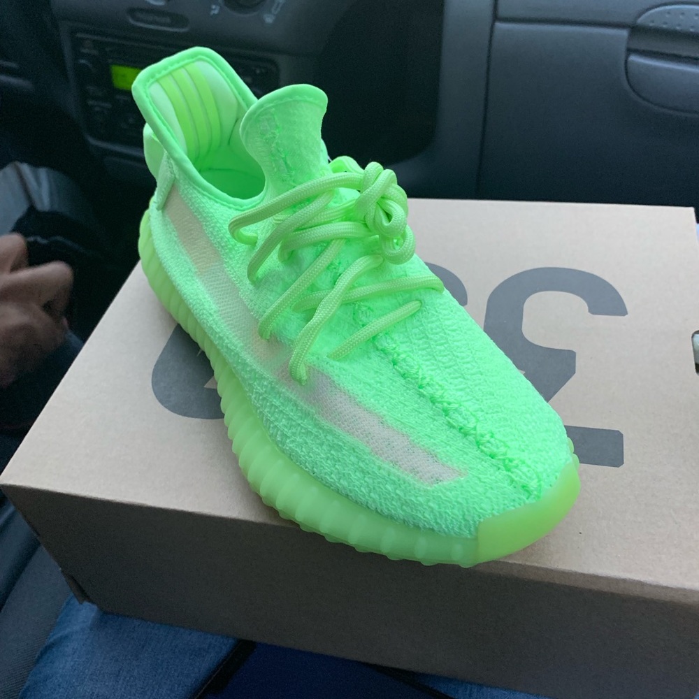 ADIDA GLOW IN DA DARK YEEZYS